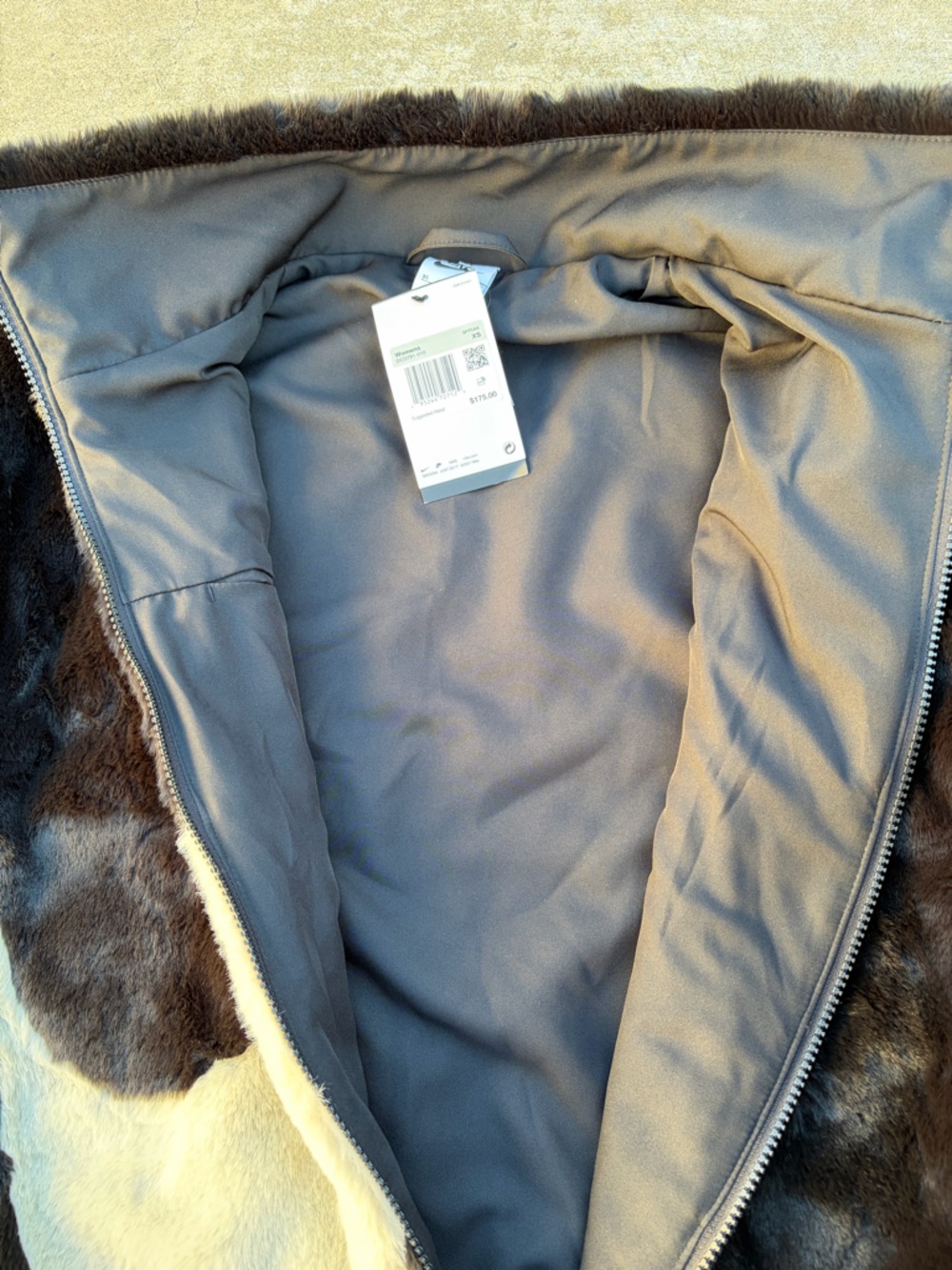 NWT Nike Women’s Oversized Faux Fur Swoosh Jacket in Black Fossil White - Picture 7 of 7